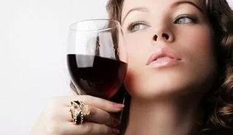 明星喝国产红酒视频,品味民族品牌魅力瞬间